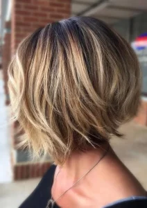 Capelli dopo i 50 anni: come cambiano e come mantenerli sani e luminosi