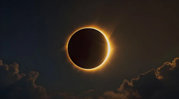 Eclissi solare parziale in tutta Italia, come osservarla in sicurezza
