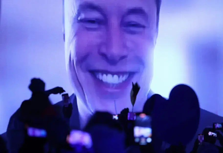 Elon Musk ha superato i suoi dirigenti durante la prima call sugli utili di SpaceX.