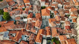 La meravigliosa città murata che nel 2026 sarà tra i luoghi più felici d’Europa.
