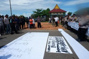 Opposizione dei pescatori all’estrazione di sabbia nelle Isole Riau, Indonesia.