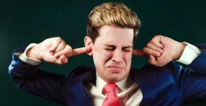 Milo Yiannopoulos, troll dell’Alt-right, deportato da ICE: ultime notizie sull’accaduto.