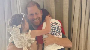 L’addio doloroso del principe Archie a causa delle piani di Harry e Meghan nel Regno Unito.