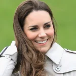 Il classico trench coat di Kate Middleton: l’indispensabile capo autunnale per essere eleganti sotto la pioggia.
“Trench coat di Kate Middleton: l’indispensabile capo autunnale per essere eleganti”