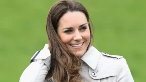 Il classico trench coat di Kate Middleton: l’indispensabile capo autunnale per essere eleganti sotto la pioggia.
“Trench coat di Kate Middleton: l’indispensabile capo autunnale per essere eleganti”