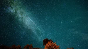 Pika delle meteore Perseidi 2026: momento ideale per osservare il cielo senza luna nel Regno Unito