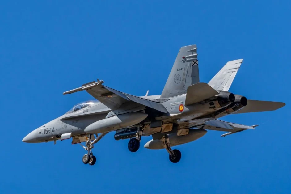 Romania, drone abbattuto da due caccia F-18 spagnoli. Il portavoce della Nato: “Sembra essere russo”