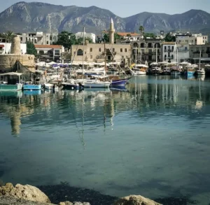 Cipro, un traghetto si ribalta e affonda al largo di Girne: ci sono dei morti