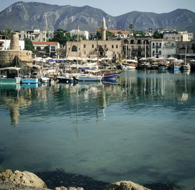 Cipro, un traghetto si ribalta e affonda al largo di Girne: ci sono dei morti