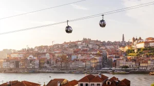 Tre giorni a Porto: tra luoghi letterari e storici wine bar da non perdere.