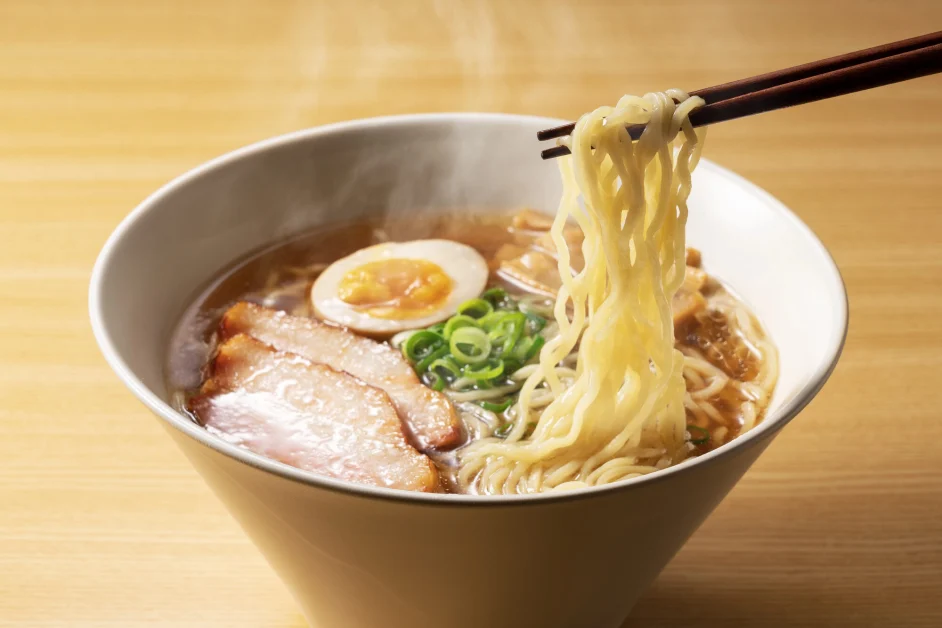 Allerta: cinque varietà di ramen congelato da evitare per problemi di sicurezza.
