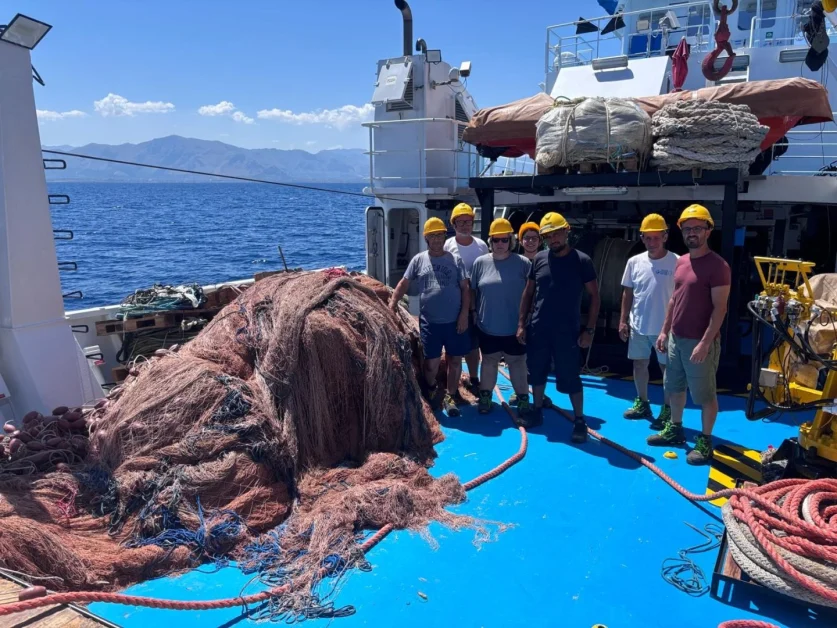 Titolo: “Recuperate 4 tonnellate di rete fantasma nel Tirreno Meridionale, successo nel Palermitano”