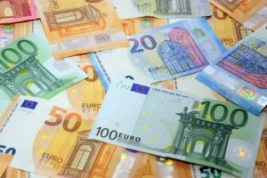 Debito pubblico italiano a giugno raggiunge 3.207,2 miliardi, record storico