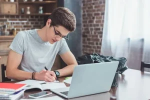 Debiti scolastici: come organizzare lo studio estivo e affrontare l’esame di settembre con più sicurezza