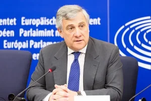 Stipendi dipendenti troppo bassi: proposta di riduzione Irpef e detassazione straordinari.