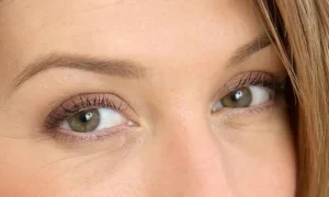 Il trucco dopo i 50 anni: gli errori da evitare e le tecniche che ringiovaniscono il viso