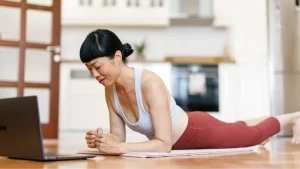 Boost strength and mobility with these 3 plank variations approved by physical therapists.