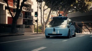 Waymo: robotaxi di prossima generazione ora disponibile per tutti i passeggeri in tre città.