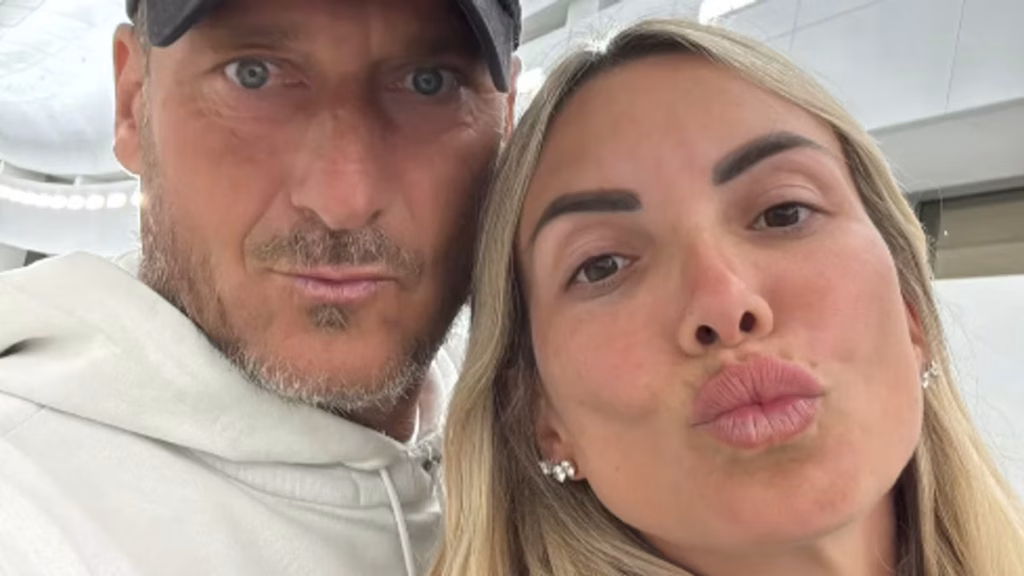 Francesco Totti dedica amore a Noemi Bocchi nel giorno del suo compleanno: “Ti amo”.