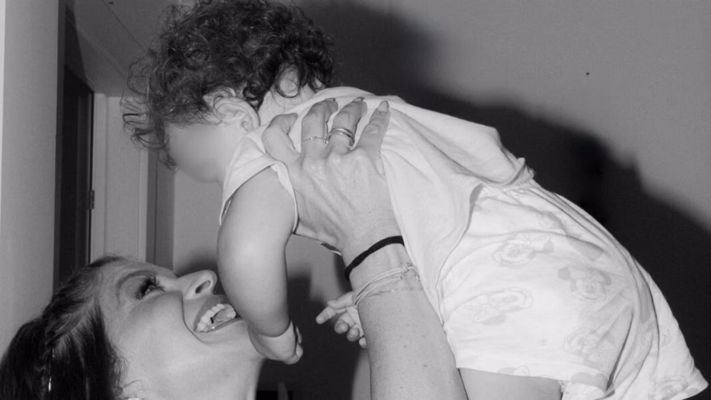 Alessandra Amoroso celebra con Penelope: dolce momento di complicità e felicità