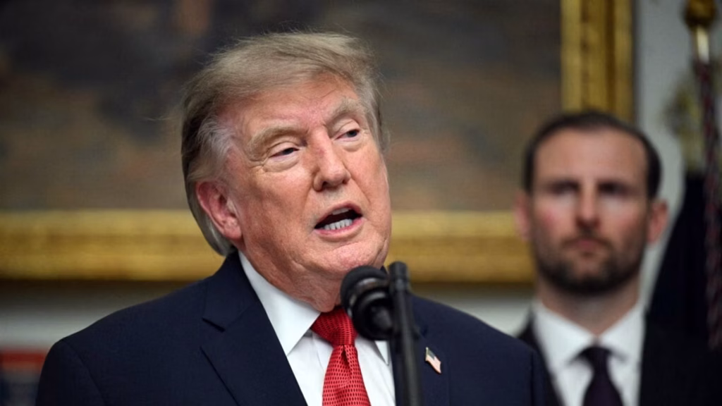 Trump critica Harry e Meghan: Re Carlo avrebbe dovuto essere più severo con loro.