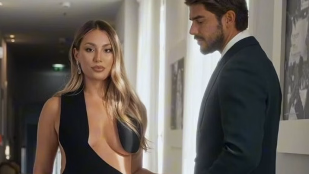Venezia 83: Angela Caloisi criticata per l’abito indossato durante la sfilata estiva.