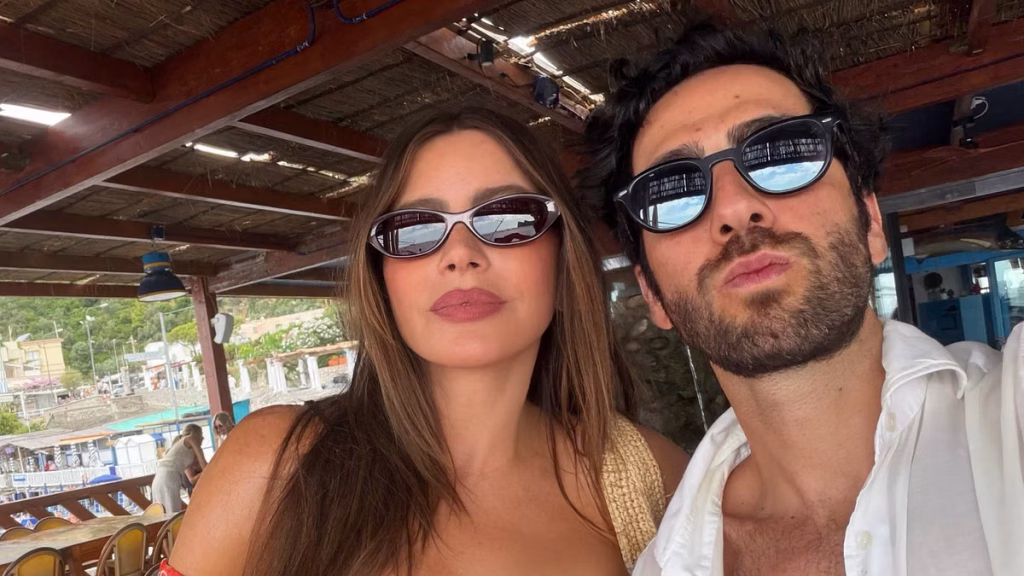 Chi è Douglas Chabbott, compagno di Sofia Vergara con solo 4 anni in più di suo figlio.