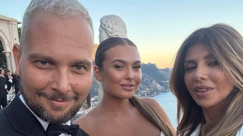 Look degli invitati alle nozze di Ilary Blasi: dagli abiti Chanel a quelli di Melory.