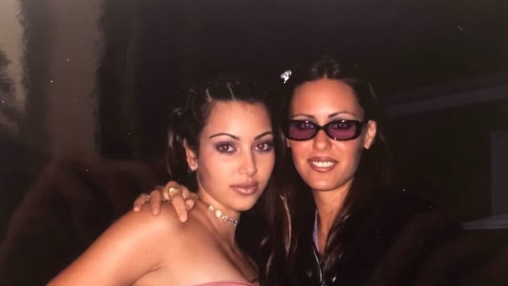 Kim Kardashian e sorelle trasformate: confronto delle foto prima dei ritocchi