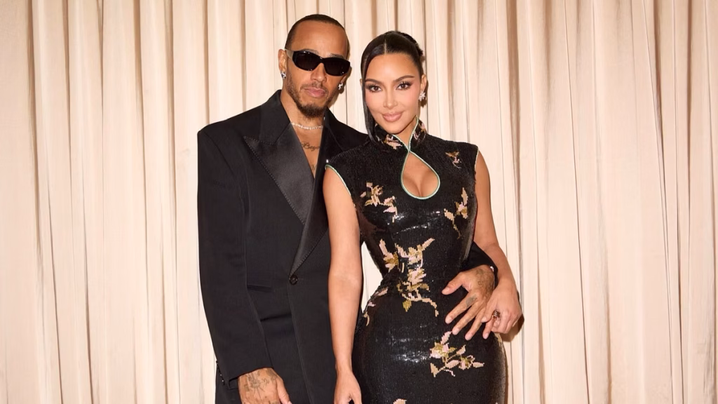 Lewis Hamilton e Kim Kardashian visitano il Lucas Museum: un incontro tra stelle dello spettacolo.