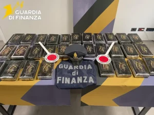 Viaggiava con 33kg di cocaina nel camion, arrestato a Bologna