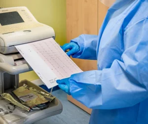 Scompenso cardiaco, sviluppato modello di IA in grado di rilevare tracce invisibili all’occhio umano nell’ECG