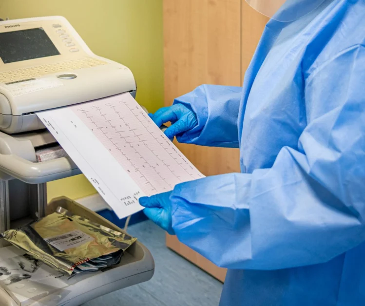 Scompenso cardiaco, sviluppato modello di IA in grado di rilevare tracce invisibili all’occhio umano nell’ECG