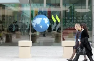Ocse aumenta stime Pil Italia 2026, rallenta crescita economica globale