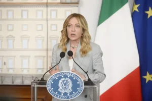 Bollo auto, Meloni “Non vale solo per il 2027, la misura è pensata per essere strutturale”