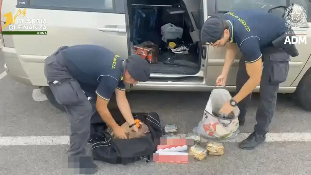 Porto di Civitavecchia, maxi sequestro di tabacco proveniente dall’Algeria