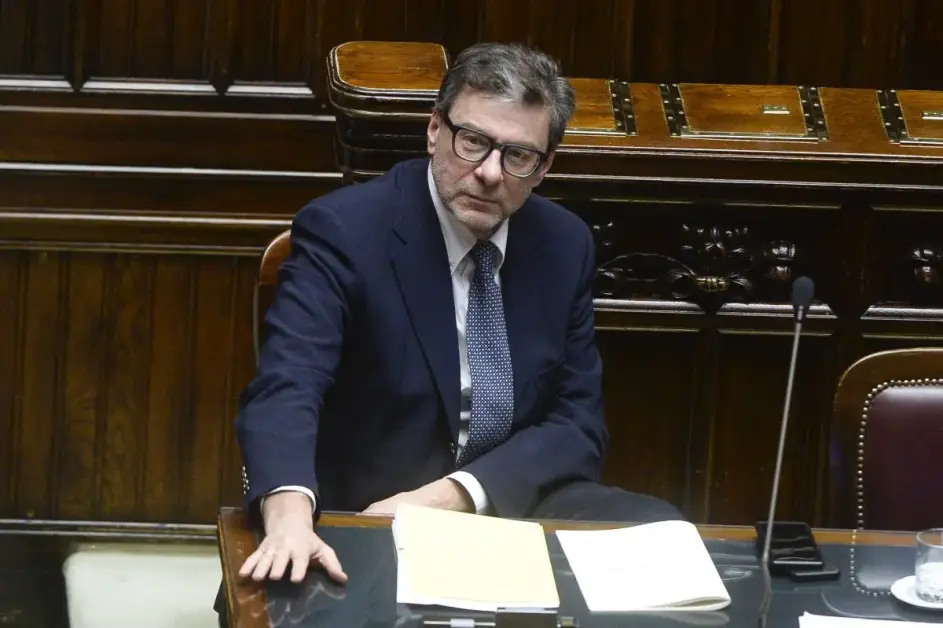 Giorgetti: “Nessuna austerità, la barca è ora in acque sicure”
