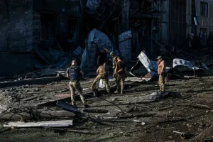 Notte di attacchi incrociati tra Mosca e Ucraina