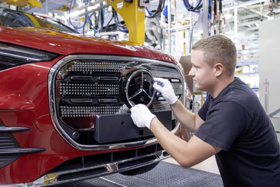 Mercedes-Benz GLA ibrida, al via la produzione nello stabilimento di Rastatt
