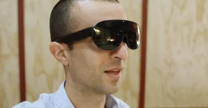 Nuovo dispositivo VR Meta: non un visore ma occhiali per realtà virtuale.