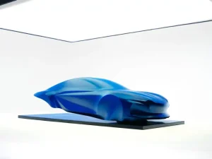 Alpine svela una scultura che evoca il design della futura A110