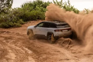 Nuova Jeep Compass 4xe protagonista a Rom-E 2026