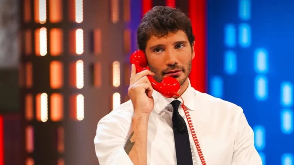 Affari Tuoi: Stefano De Martino annuncia il ritorno di Martina Miliddi e Herbert Ballerina.