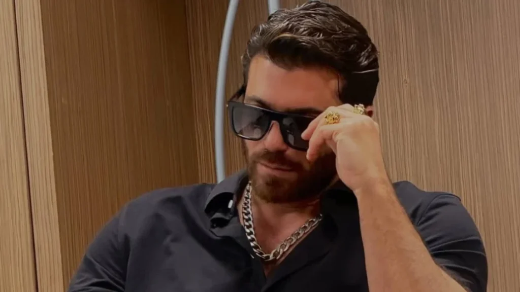 Can Yaman al Castello Aragonese: un evento imperdibile con il celebre attore turco!