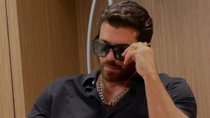 Can Yaman al Castello Aragonese: un evento imperdibile con il celebre attore turco!