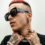 Sfera Ebbasta a San Siro: polemiche per la presenza di dieci ragazze sul palco.