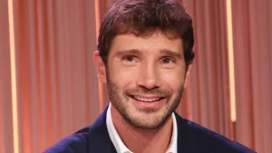 Sanremo 2027: De Martino punta su Madame, Lazza e tutti i Big in gara.