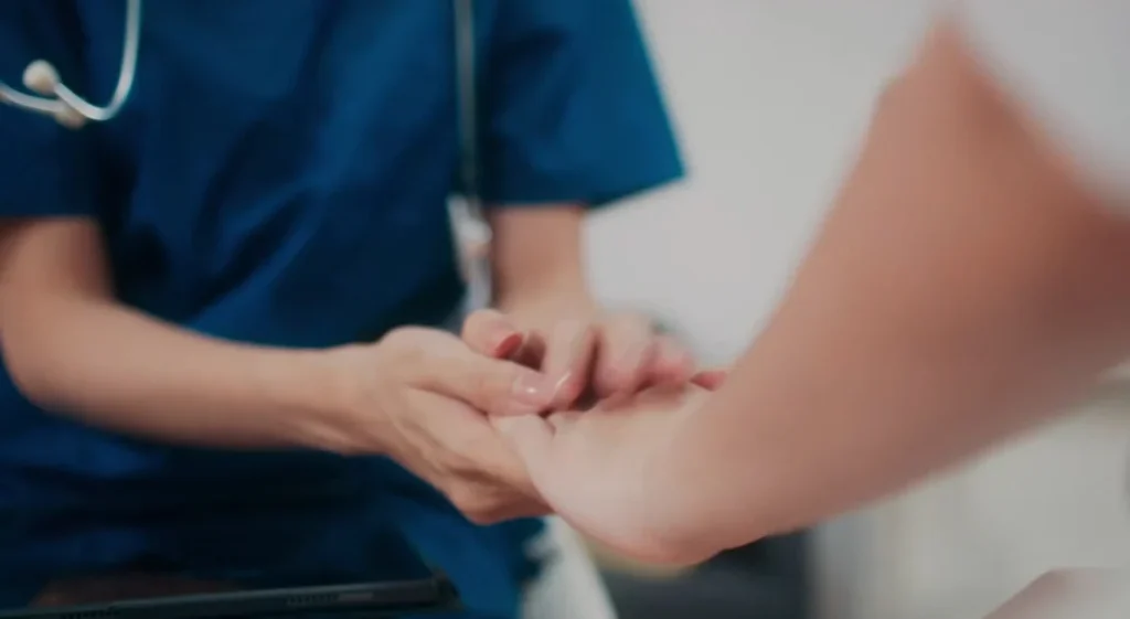 Visita ginecologica: come gestire ansia e disagio con il controllo della donna