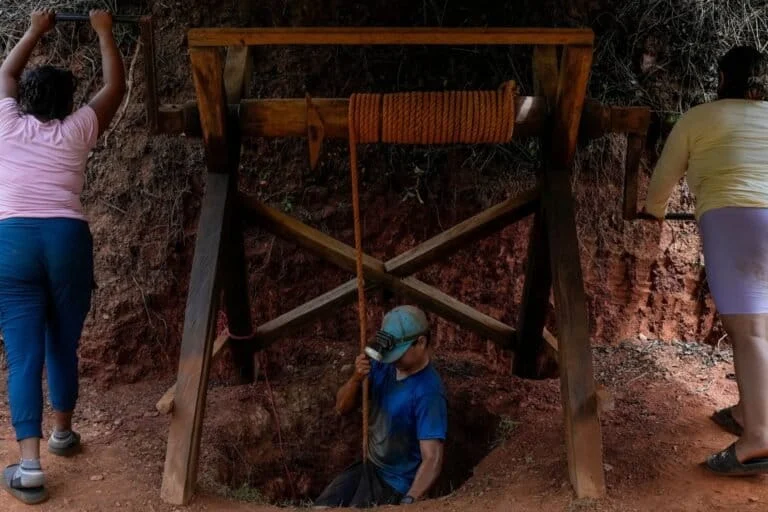 La crisi mineraria illegale in Venezuela è peggiorata con l’intervento degli Stati Uniti.