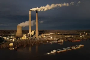 EPA elimina regola limitante gas serra da centrali eliminando emissioni dannose per il pianeta.